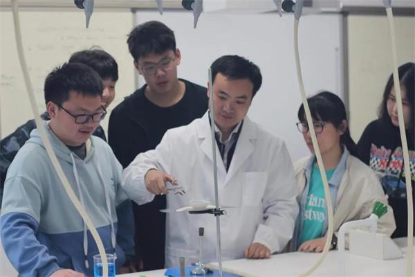 北外附属龙游湖外国语学校英国化学奥林匹克竞赛１银４铜！