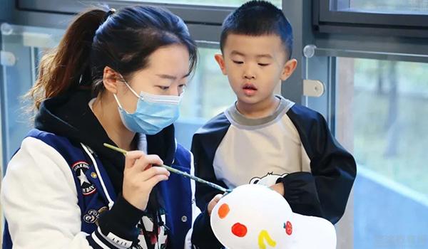 北京艾儿思美国幼稚园 ：北京艾儿思美术幼稚园的Emma老师怎么样？