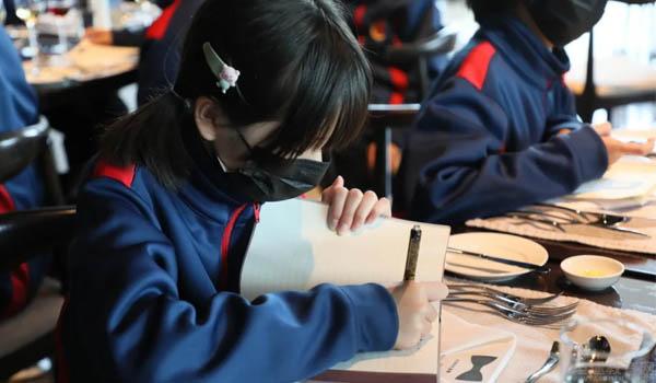 宁波市华茂国际学校 ：带你走进宁波华茂国际学校西餐礼仪课