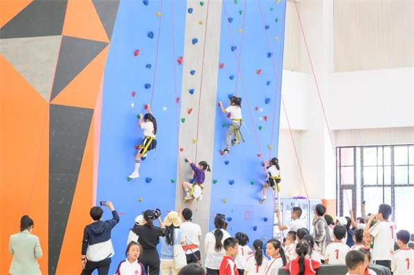 巴德美际学校成都校区让孩子在运动场上感受体育竞技的魅力