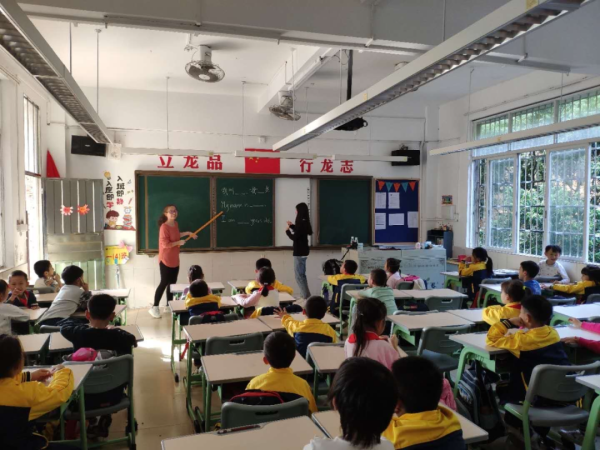 广州亚加达国际预科学子再获英属哥伦比亚全奖学金录取