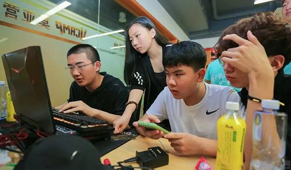 大连英领国际学校 ：优秀！英领学子再次斩获英国物理挑战赛全球大奖