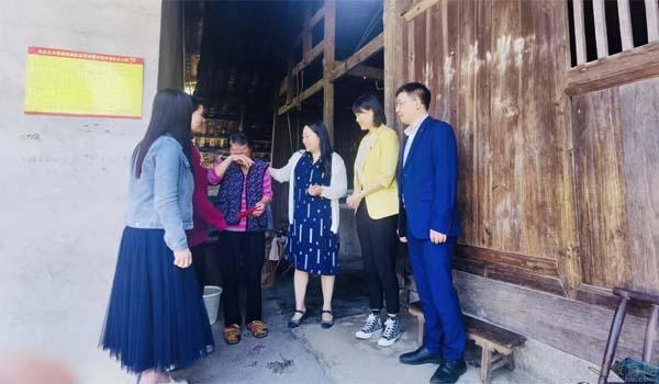 长沙玮希国际学校 ：长沙玮希国际学校捐资助学公益活动