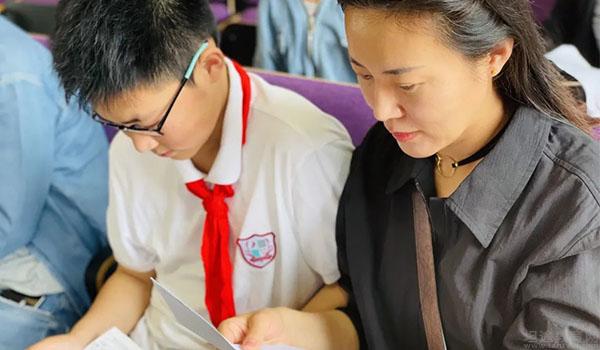 上海新纪元双语学校 ：参加上海新纪元双语十四岁集体生日礼，收获成长与感到
