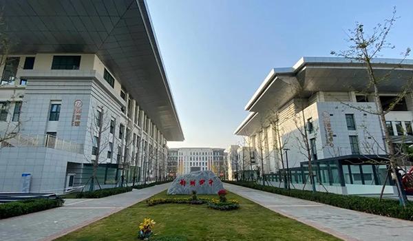 郑州四中国际部 ：郑州四中国际部中加班优秀学子收到名校offer