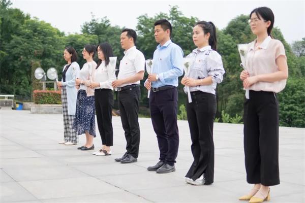 巴德美际学校成都校区全体党员献礼建党100周年活动