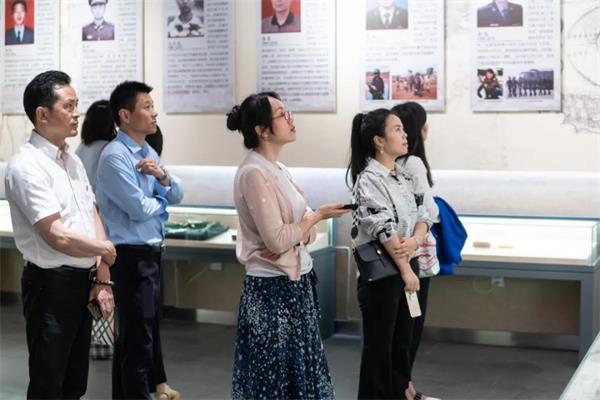 巴德美际学校成都校区全体党员献礼建党100周年活动
