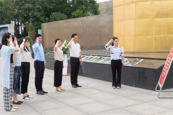 巴德美际学校成都校区全体党员献礼建党100周年活动