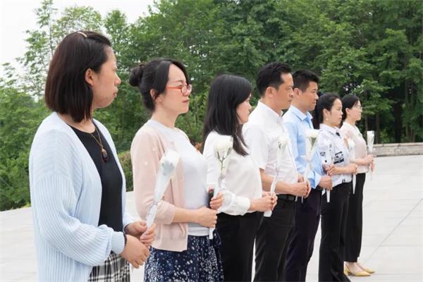巴德美际学校成都校区全体党员献礼建党100周年活动