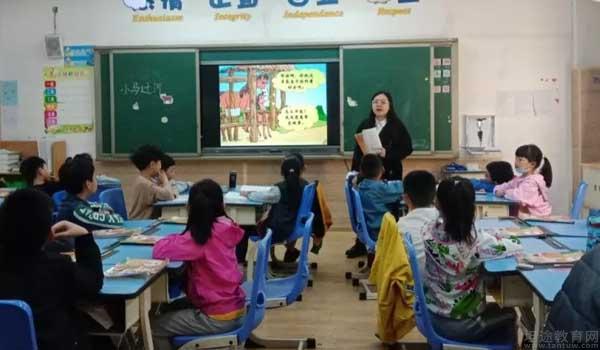 成都美视国际学校 ：成都美视教学研讨怎么样