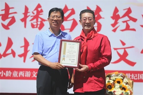 “俺老孙来也！”六小龄童“空降”北京市二十一世纪国际学校，欢乐传承经！
