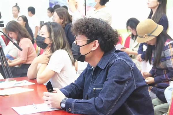 北京力迈中美国际学校庆祝建党100周年诗歌朗诵活动