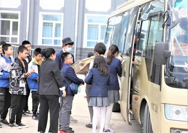 记北京力迈中美国际学校赴哈里哈小学手拉手活动！