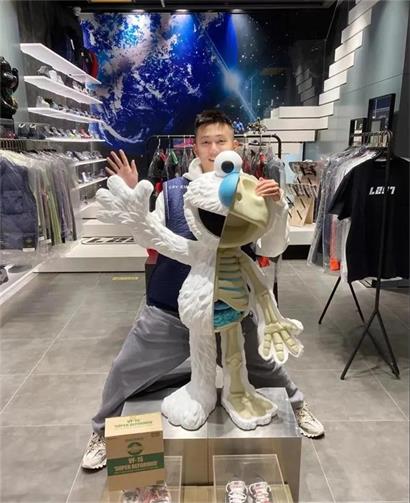 北京王府学校学生为去美国研究鞋文化，读英文原版书把雅思从4.5提升至6.5