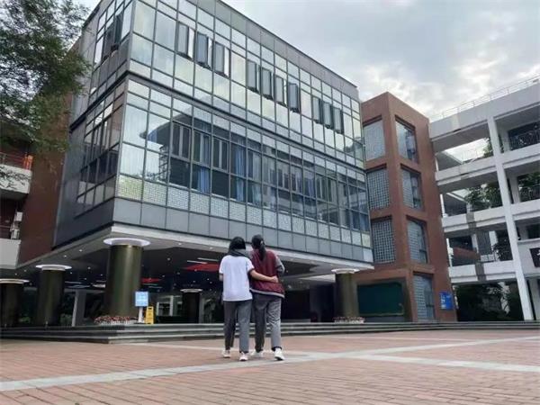 “初夏成都七中国际部物语”摄影大赛人气投票开始啦！