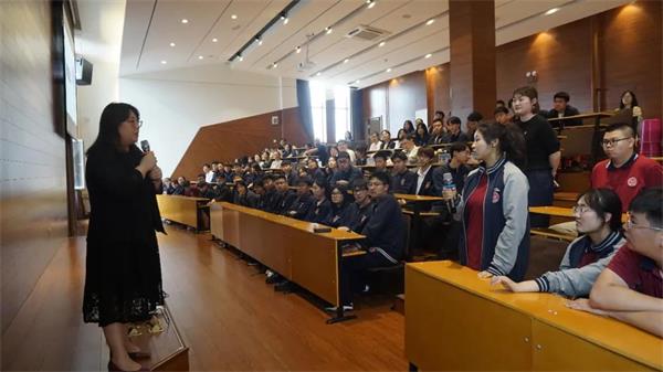 哈尔滨顺迈华美外国语学校日本顶尖院校招生官交流活动