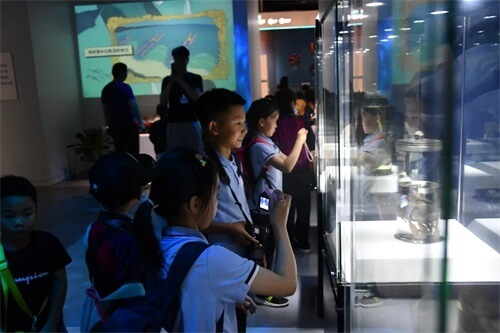 成功源自好奇心：青岛威德明特小学部研学——参观海信探索中心