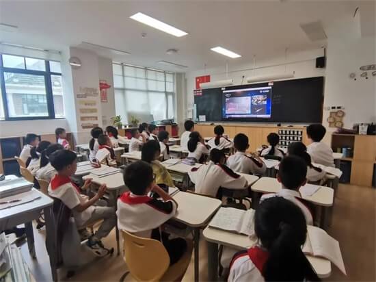 成都巴德美际学校期末停课看电视？这是什么神仙课堂