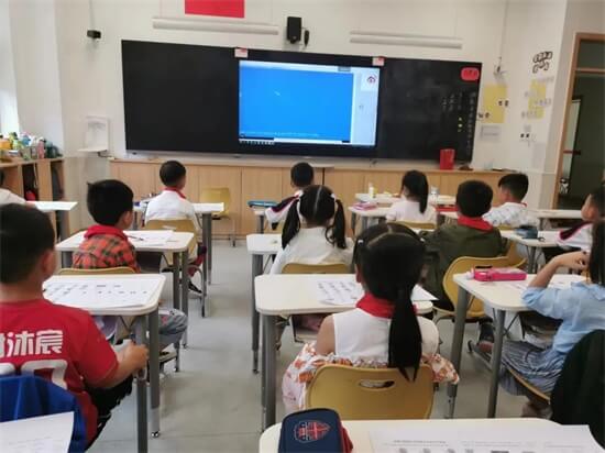 成都巴德美际学校期末停课看电视？这是什么神仙课堂