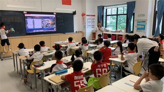 成都巴德美际学校期末停课看电视？这是什么神仙课堂