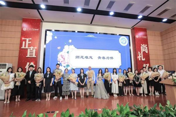 杭州第四中学国际部21届毕业快乐｜十八而志，风好正扬帆！