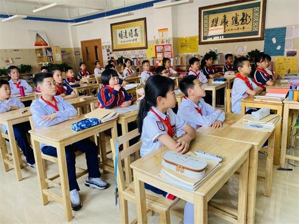 兰州碧桂园学校小学部召开“杜绝校园欺凌”主题班会