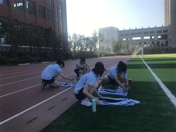 青岛威德明特双语学校军训课程，从细节处体现团队精神