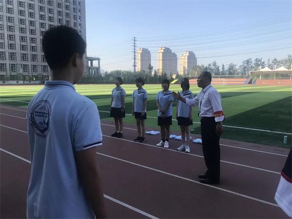 青岛威德明特双语学校军训课程，从细节处体现团队精神