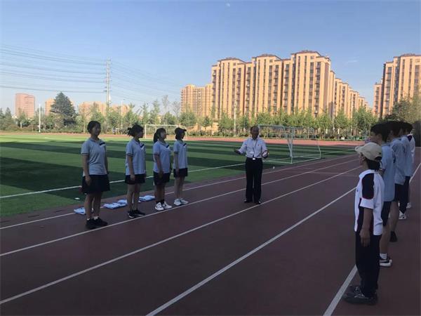 青岛威德明特双语学校军训课程，从细节处体现团队精神