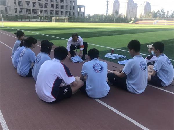青岛威德明特双语学校军训课程，从细节处体现团队精神