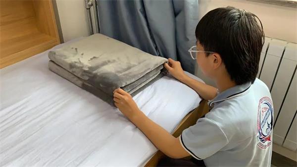 青岛威德明特双语学校军训课程，从细节处体现团队精神