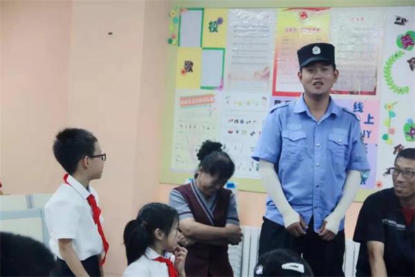 北京力迈中美国际学校“师生向平凡而伟大的后勤劳动者致敬”！