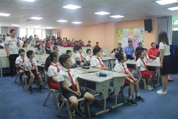 北京力迈中美国际学校“师生向平凡而伟大的后勤劳动者致敬”！