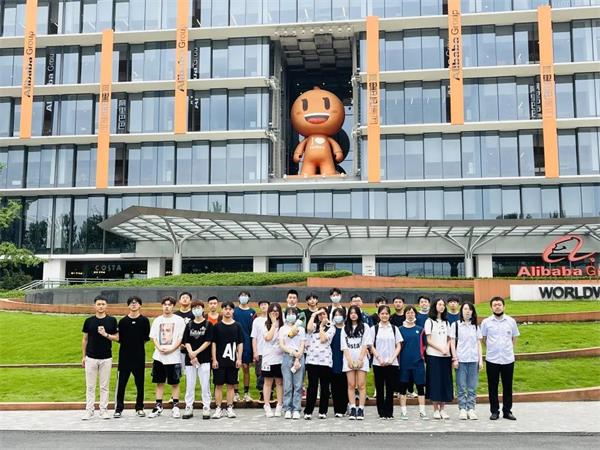 南昌力迈中美国际学校学子走进阿里巴巴，短视频创意大赛拉开帷幕!