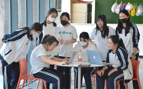 北京四中国际课程佳莲校区机甲机器人比赛！