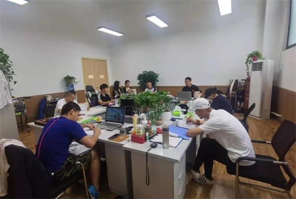 梳理工作明得失 取长补短同进步-成都博骏公学学科总结会