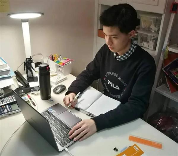 名校录取的武汉市第六中学国际部未来的“于工程师”依旧在校学习