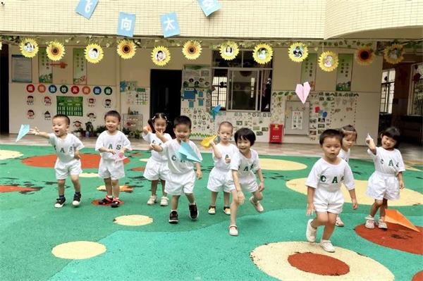 飞向太空——肇庆加美学校幼儿园“浩瀚宇宙”主题趣味活动