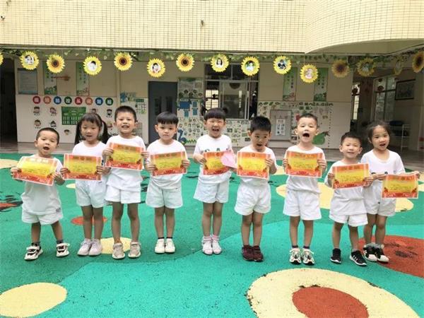 飞向太空——肇庆加美学校幼儿园“浩瀚宇宙”主题趣味活动
