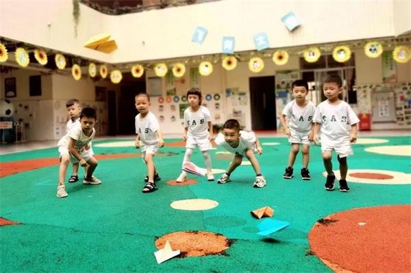 飞向太空——肇庆加美学校幼儿园“浩瀚宇宙”主题趣味活动