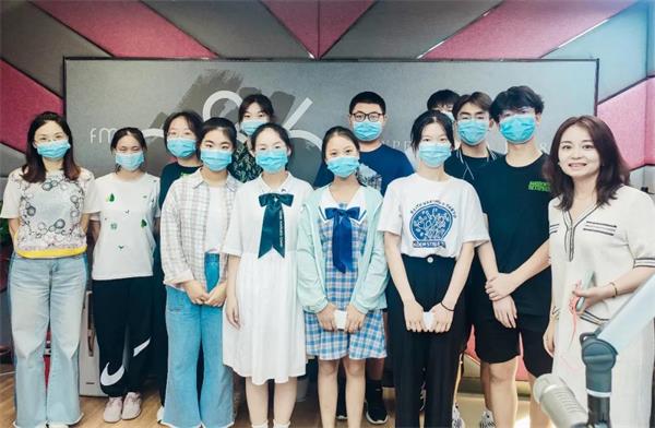 宁波至诚学校艺术学子暑期电台实践之旅收获满满