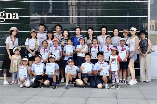青岛银海学校国际部亲子活动之爱心义卖-因为有了爱，世界更精彩