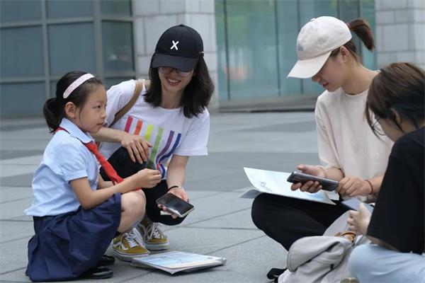 青岛银海学校国际部亲子活动之爱心义卖-因为有了爱，世界更精彩