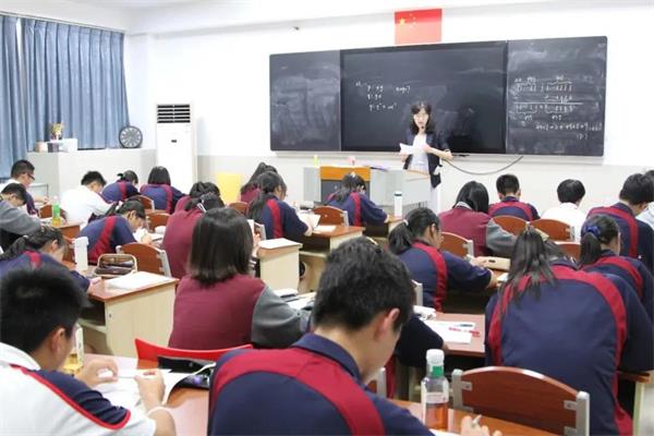 南京雨花台中学国际高中澳大利亚数学竞赛（AMC）报名中！