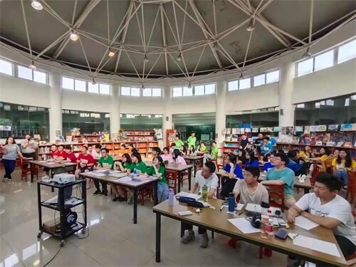 中加枫华国际学校BC高中部的这场STEM Olympics太烧脑！