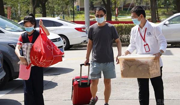昆山美华学校 ：一起看昆山美华学校2021级新生报到第一天！