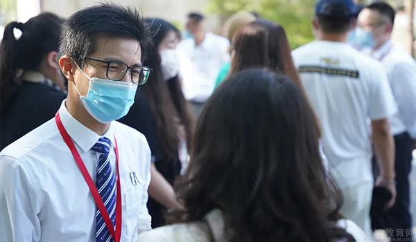 昆山美华学校 ：一起看昆山美华学校2021级新生报到第一天！