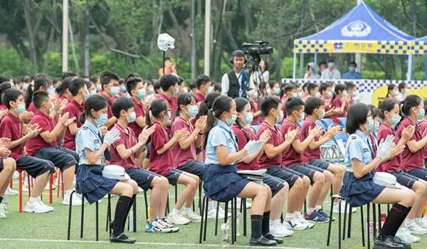 华南师范大学附属外国语学校 ：开学第一天，​华南师大附属外国语学校成全市焦点