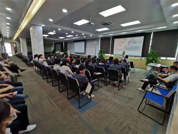 华南师范大学附属外国语学校交通安全第一课