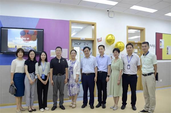冯志刚校长一行视察上海中学国际部教学工作